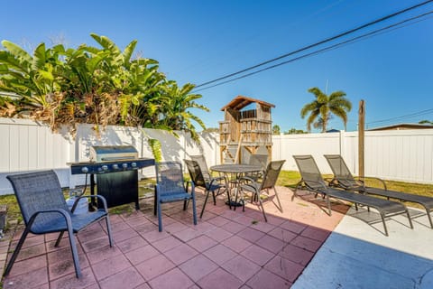 Fire Pit! Family Getaway, 6 Mi to Beach Access House in Seminole