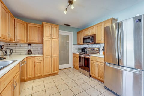 Fire Pit! Family Getaway, 6 Mi to Beach Access House in Seminole