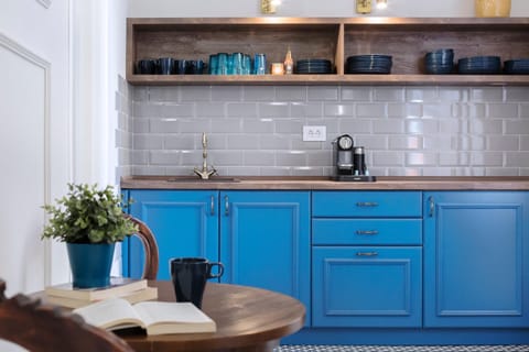 Kitchen or kitchenette, Communal kitchen