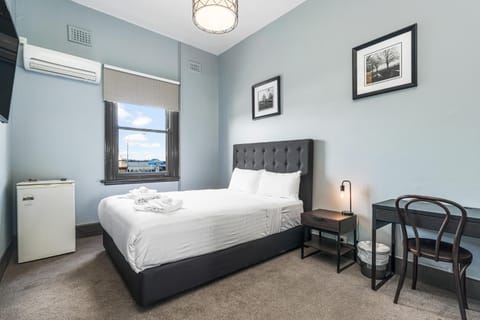 Bed, Photo of the whole room, air conditioner
