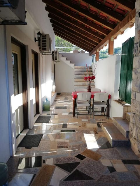 Property building, Garden, Balcony/Terrace