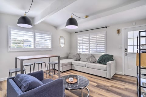 Walk to Downtown Palm Desert Home with Pool Access House in Indian Wells