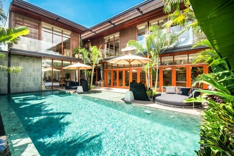 Elegant 6BR Villa, Canggu, 400m to Finns Beach Villa in North Kuta