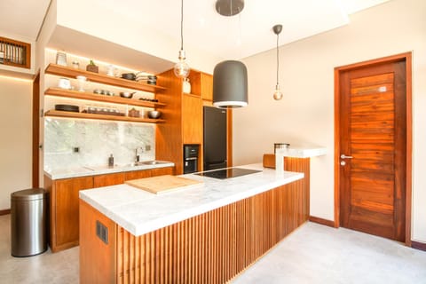 Elegant 6BR Villa, Canggu, 400m to Finns Beach Villa in North Kuta