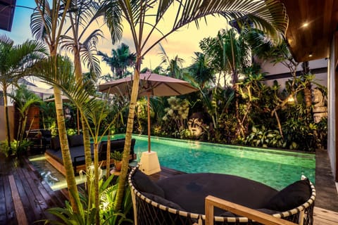 Luxury 6BR Canggu 400m to Finns beach Villa in North Kuta