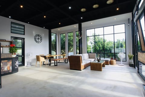 Living room, Seating area