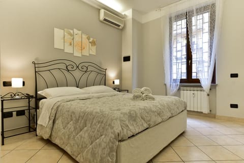 Bed, Photo of the whole room, Bedroom, internet, air conditioner