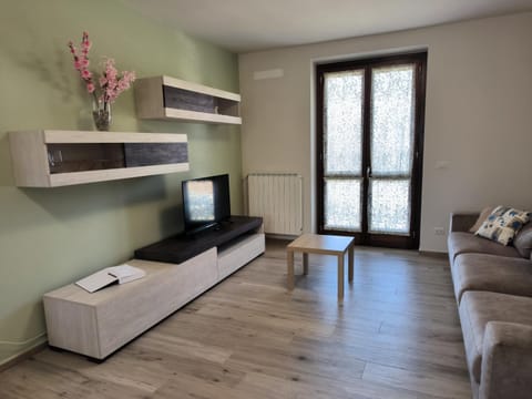 Communal lounge/ TV room, TV and multimedia, Living room, Seating area