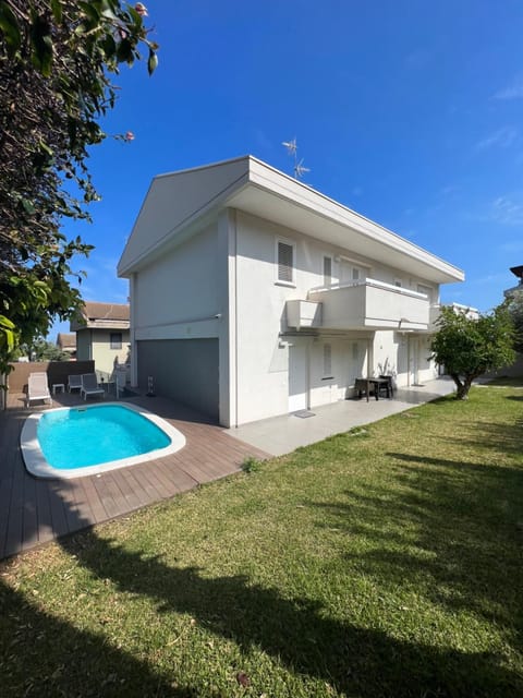 Property building, Garden view, Pool view