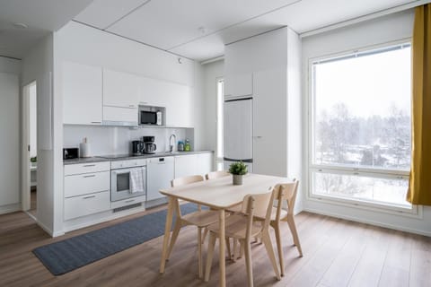 Kitchen or kitchenette, Dining area