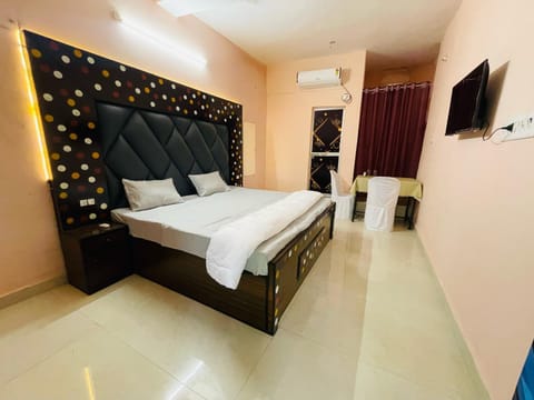 Bed, TV and multimedia, Photo of the whole room, Bedroom, air conditioner
