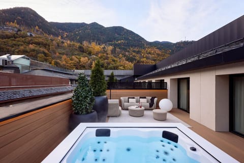 Hot Tub, View (from property/room), Balcony/Terrace