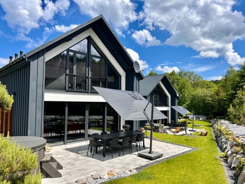 Property building, Patio, Spring, Natural landscape, Garden, Balcony/Terrace, Garden view