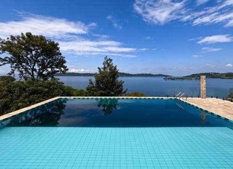Restaurant/places to eat, Swimming pool