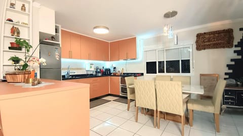 Dining area, kitchen