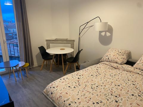 Bel appartement T1 30m2 centre historique Aubagne Apartment in French Riviera