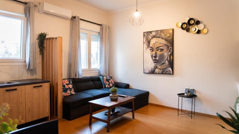 TV and multimedia, Living room, Decorative detail, Seating area