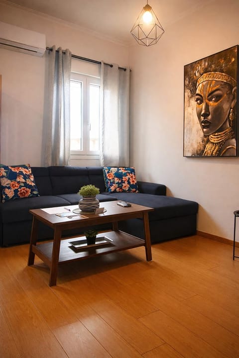 Living room, Decorative detail, Seating area