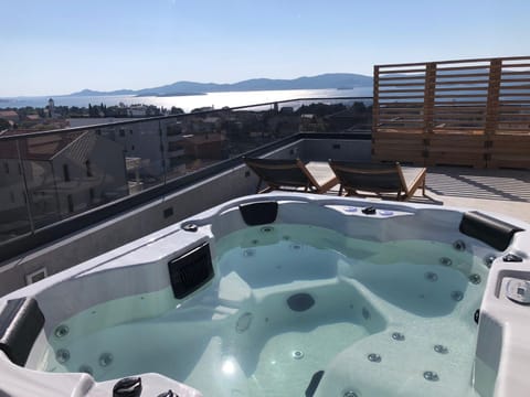 Hot Tub, Pool view