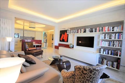 Library, Living room