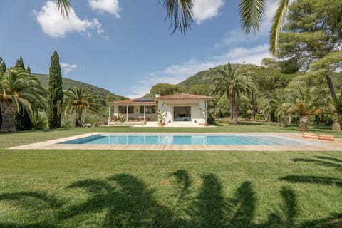 Property building, Spring, Garden, Swimming pool