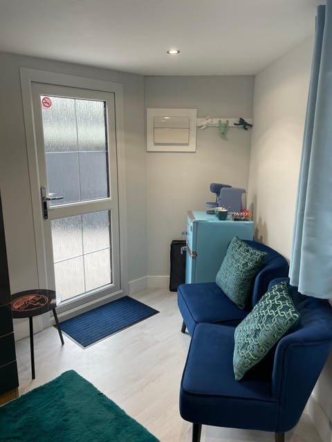 Cosy cabin with private bathroom Cabin in Bassetlaw District