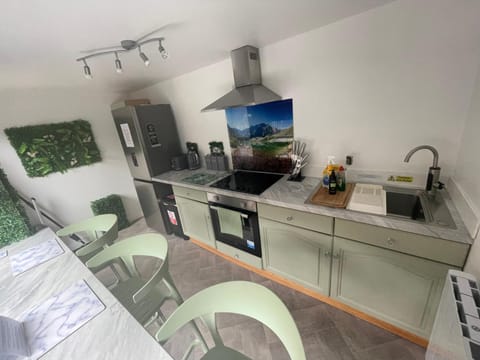 Cosy cabin with private bathroom Cabin in Bassetlaw District