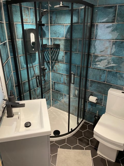 Cosy cabin with private bathroom Cabin in Bassetlaw District