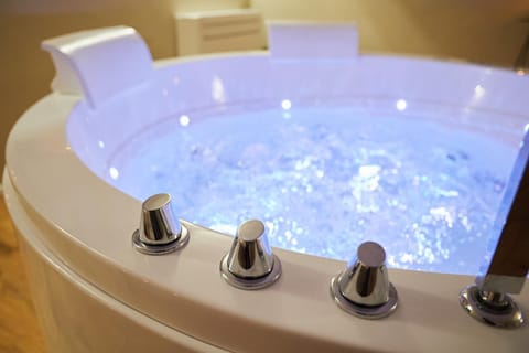 Hot Tub, Spa and wellness centre/facilities