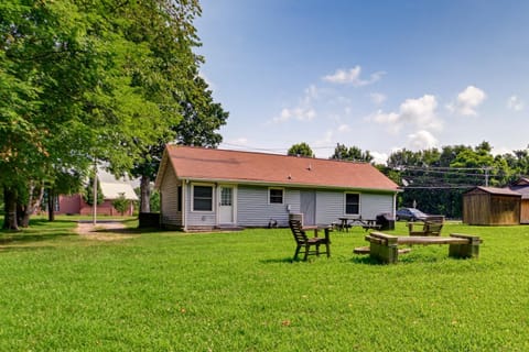 half Mi to Fort Campbell State Line Retreat House in Clarksville