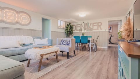 TV and multimedia, Living room, Seating area, Dining area
