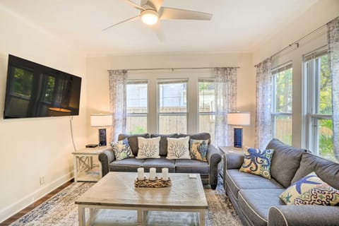 Historic Tarpon Springs Abode about 3 Mi to Beach House in Tarpon Springs