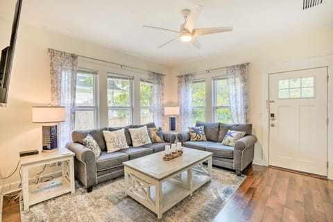 Historic Tarpon Springs Abode about 3 Mi to Beach House in Tarpon Springs