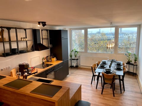 Kitchen or kitchenette, Living room, Seating area, Dining area, pet friendly