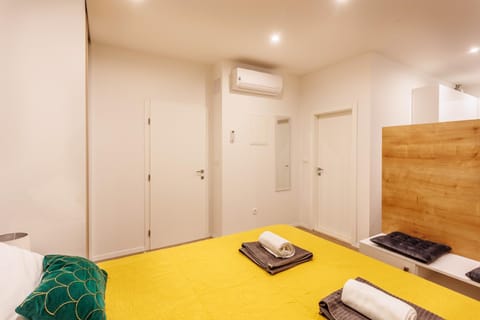 Bed, Bedroom, towels, air conditioner