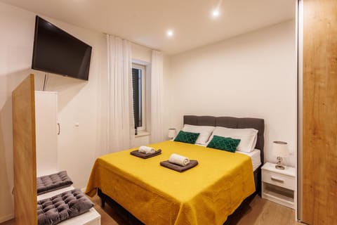 Bed, TV and multimedia, Bedroom, hair dresser, towels, wardrobe