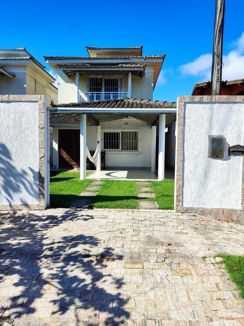 Casa Piscina em Condomínio 5min Praia ITACOATIARA. House in Niterói