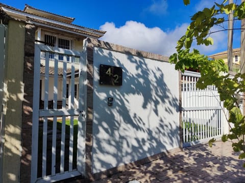 Casa Piscina em Condomínio 5min Praia ITACOATIARA. House in Niterói
