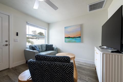 2bd 2ba Sunview 6 2Mins to BeachPool Apartment in Indian Rocks Beach