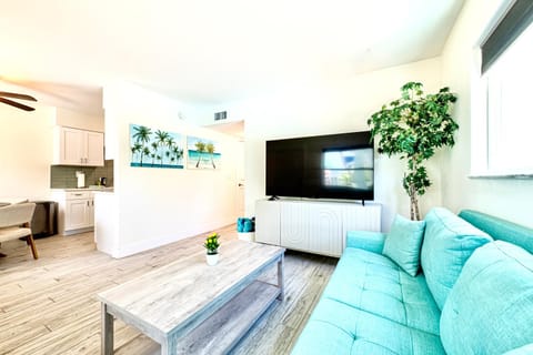 2bd 1ba Sunset 2 3Mins to Beach Apartment in Indian Rocks Beach