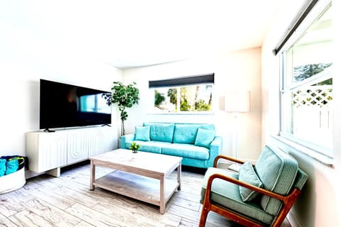 2bd 1ba Sunset 2 3Mins to Beach Apartment in Indian Rocks Beach