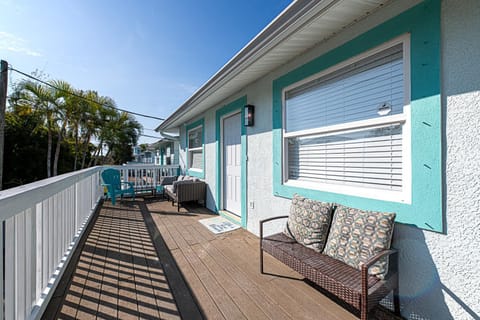 2bd 2ba Beachside E 3Min to Beach Pool Apartment in Indian Rocks Beach