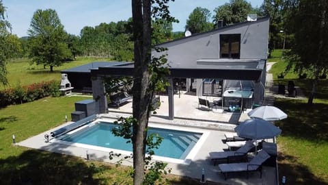 Property building, Patio, Natural landscape, Garden, Pool view, Swimming pool, sunbed