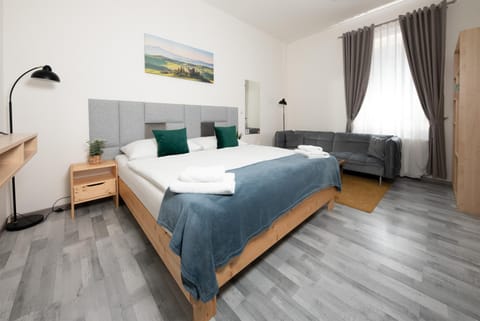 Bed, Photo of the whole room, Seating area, Bedroom