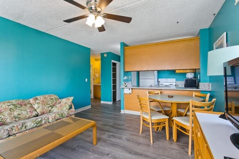 Kitchen or kitchenette, Living room, Dining area