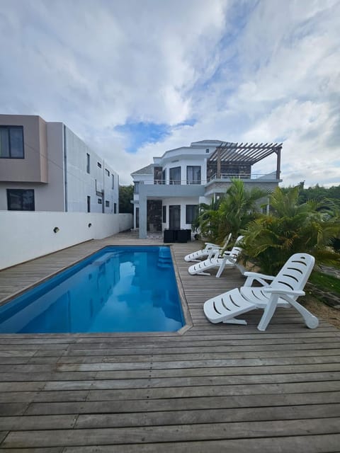Property building, Pool view, Swimming pool, sunbed