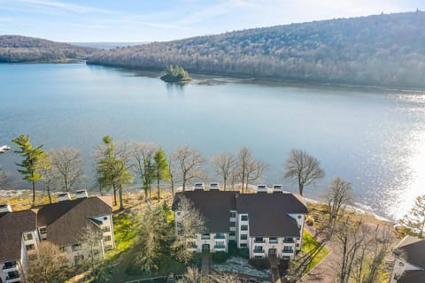 Midlake Memories Apartment in Big Boulder Lake
