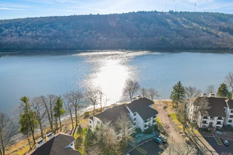 Midlake Memories Apartment in Big Boulder Lake