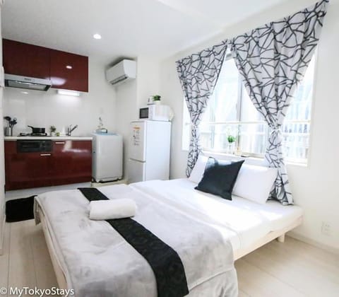 Bed, Kitchen or kitchenette, Photo of the whole room, Bedroom, minibar, air conditioner