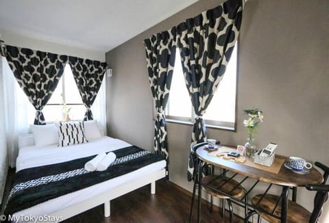 Bed, Photo of the whole room, Seating area, Bedroom